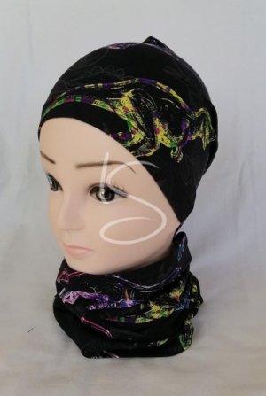 Čepice Dinosauři na černé