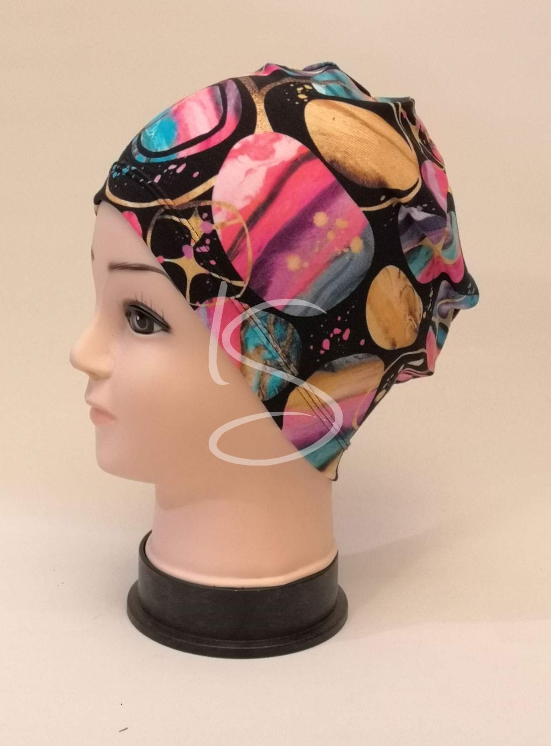 Klasická čepice Barevné kameny na černé