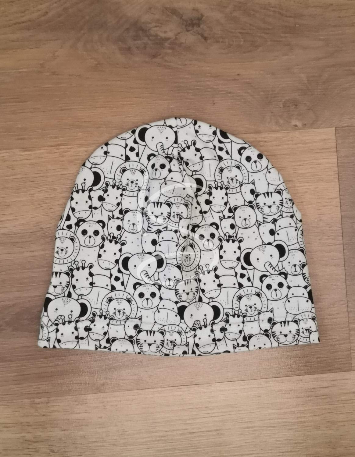 Čepice klasik Zvířátka na bílé