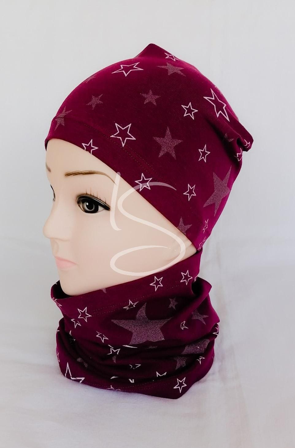 Čepice klasik Reflexní hvězdy vínová