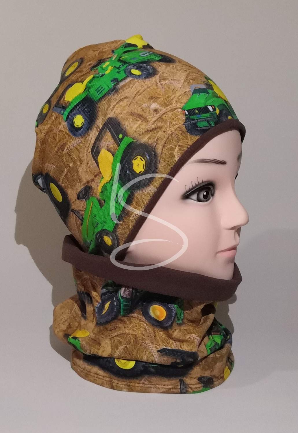 Dvouvrstváčepice klasik Traktory na hnědé